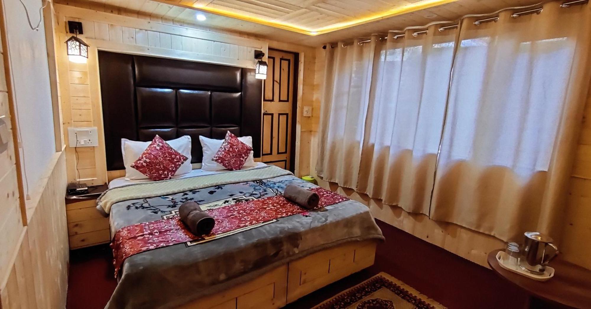The K2 Alpine Hotel Pahalgam Bagian luar foto