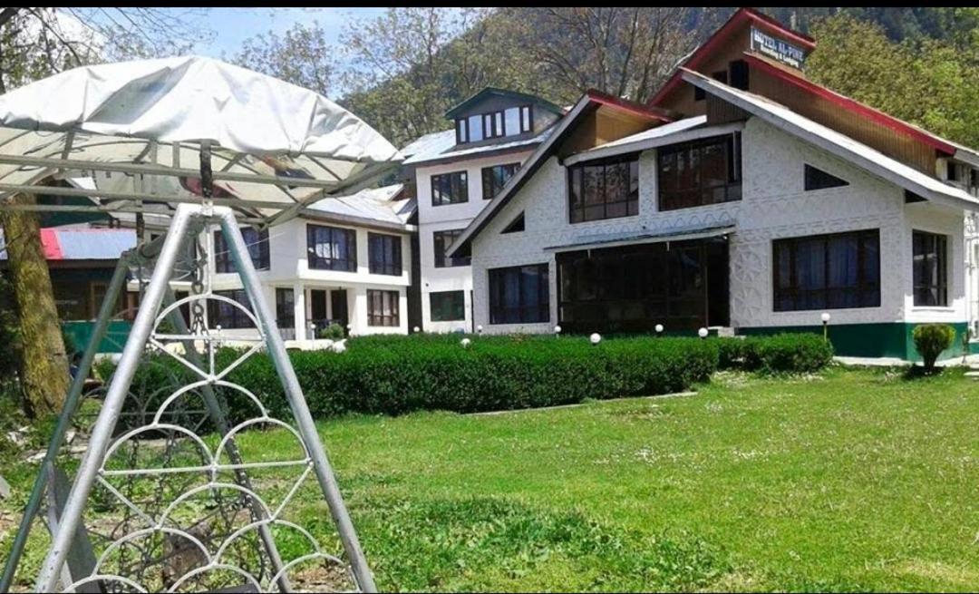 The K2 Alpine Hotel Pahalgam Bagian luar foto