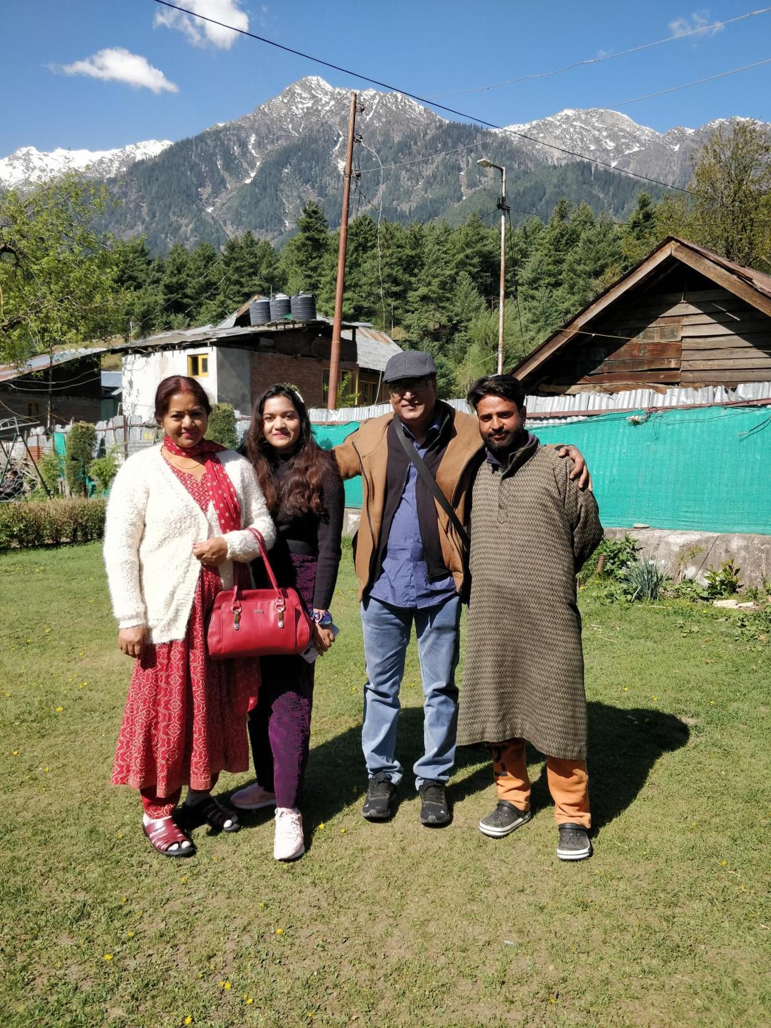 The K2 Alpine Hotel Pahalgam Bagian luar foto